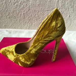 Shoe dazzle Mustard Pump